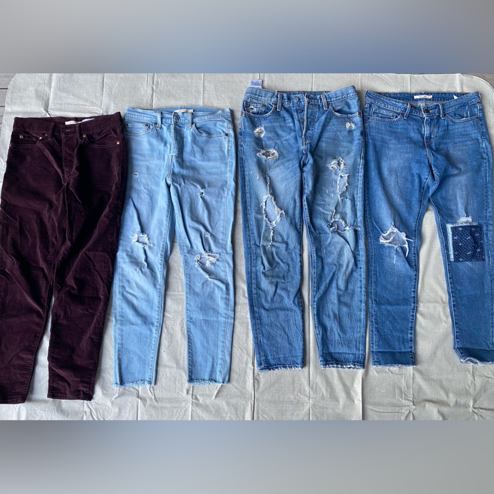 LEVIS BUNDLE! - Picture 3 of 7